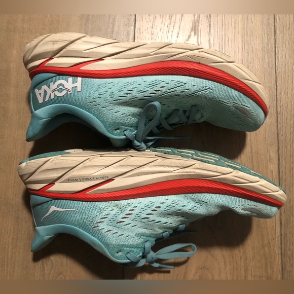 Clifton 9 Hokas - Picture 6 of 7